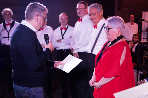 Remise de médailles par M. Yannick Boédec, maire de Cormeilles-en-Parisis